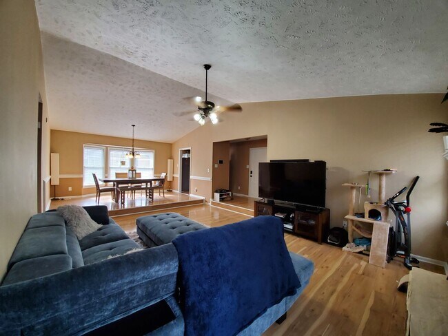 Building Photo - 6786 Candlewood Dr