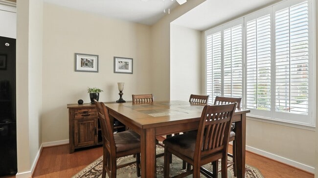 Building Photo - Charming 3 Bed, 2.5 Bath Condo in Midlothi...