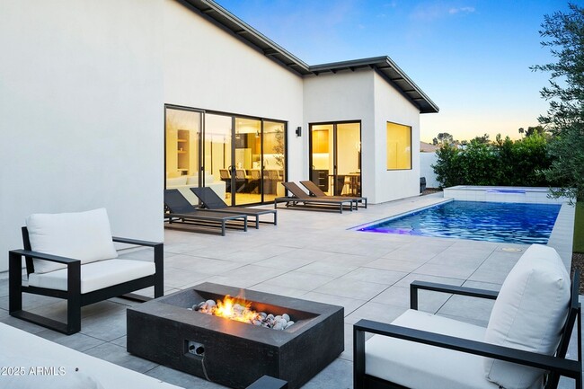 Building Photo - 4002 N 33rd Pl