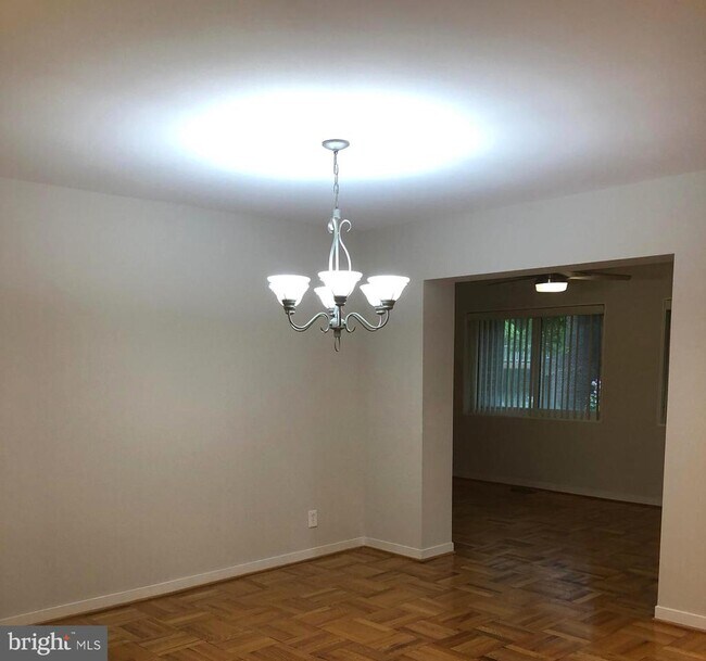 Building Photo - 14 Stonehenge Cir