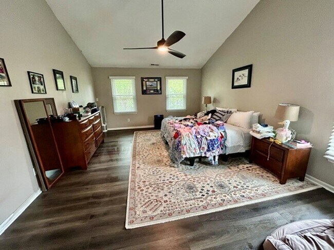 Building Photo - CHARMING HOME IN HIGHLY SOUGHT AFTER NEIGHBORHOOD.