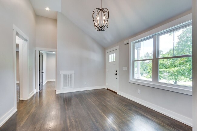 Building Photo - Awesome 3BE/2BA home in sought after East Nashville/Inglewood!!