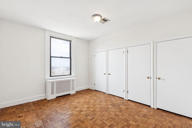 Building Photo - 2031 Locust St