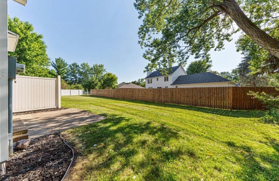 Building Photo - 1639 Pleasant View Dr