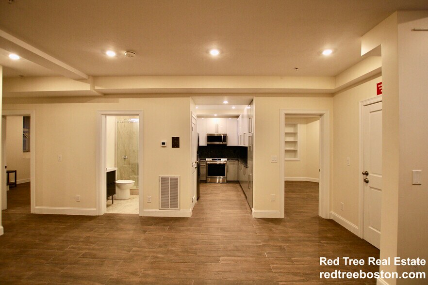 Primary Photo - 1675 Beacon St