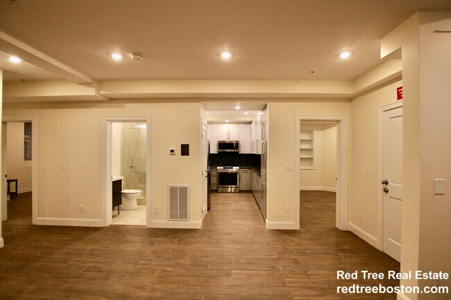 Building Photo - 1675 Beacon St