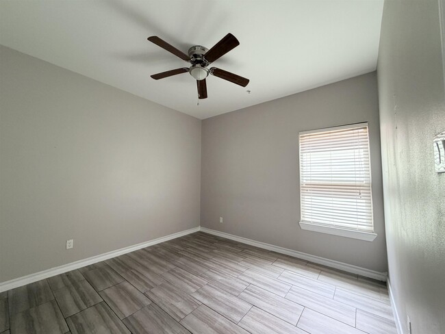 Building Photo - 5601 Cuenca Dr