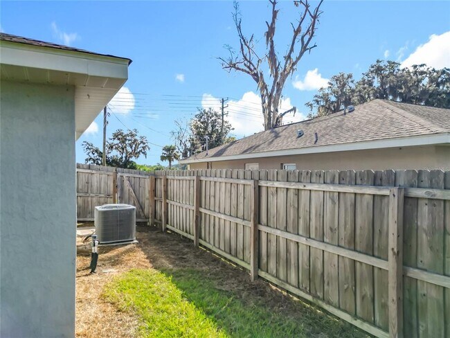 Building Photo - 1954 NW 21st Ave