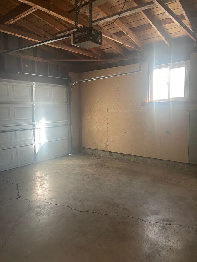 Building Photo - 3-Bedroom, 2-Bathroom Home for Rent –Coming Soon!