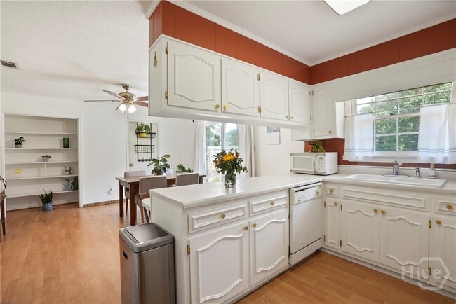 Building Photo - 204 Pine Grove Dr