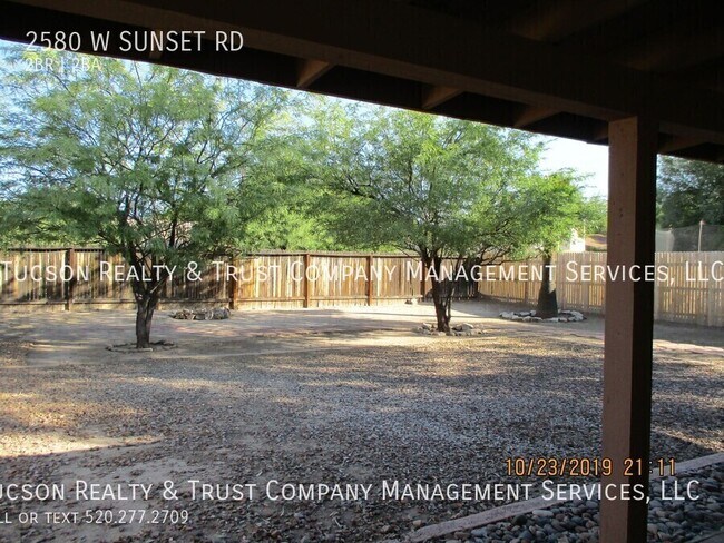 Building Photo - 2580 W Sunset Rd