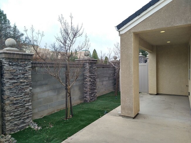 Building Photo - Stunning Luxury Townhome – 3 Bedroom, 2.5 Bath – Modern Comfort & Style