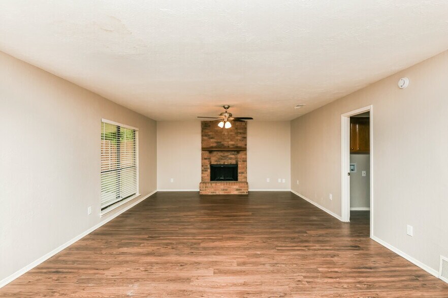 Building Photo - 3956 Wrenwood Dr