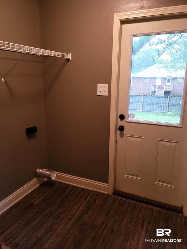 Building Photo - 9530 Fox Hunter Ct E