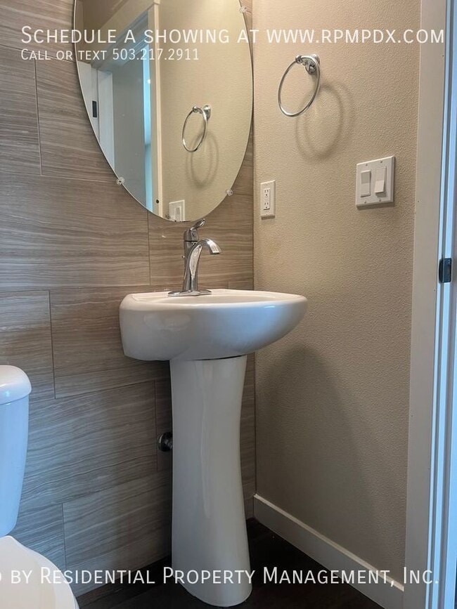 Building Photo - 14075 SW Compass Dr