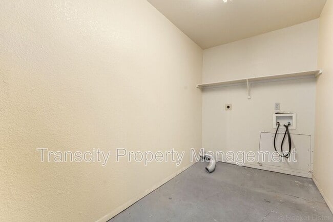 Building Photo - 1340 N Recker Rd