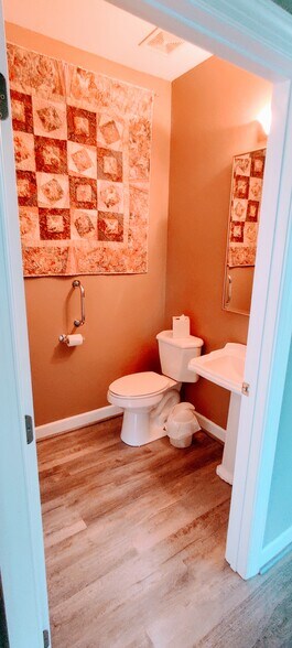 Building Photo - 250 Paddock Dr