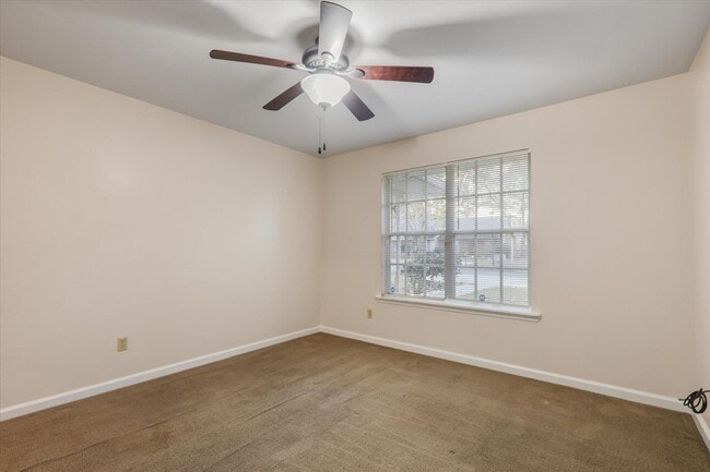 Building Photo - 1901 Gina Dr