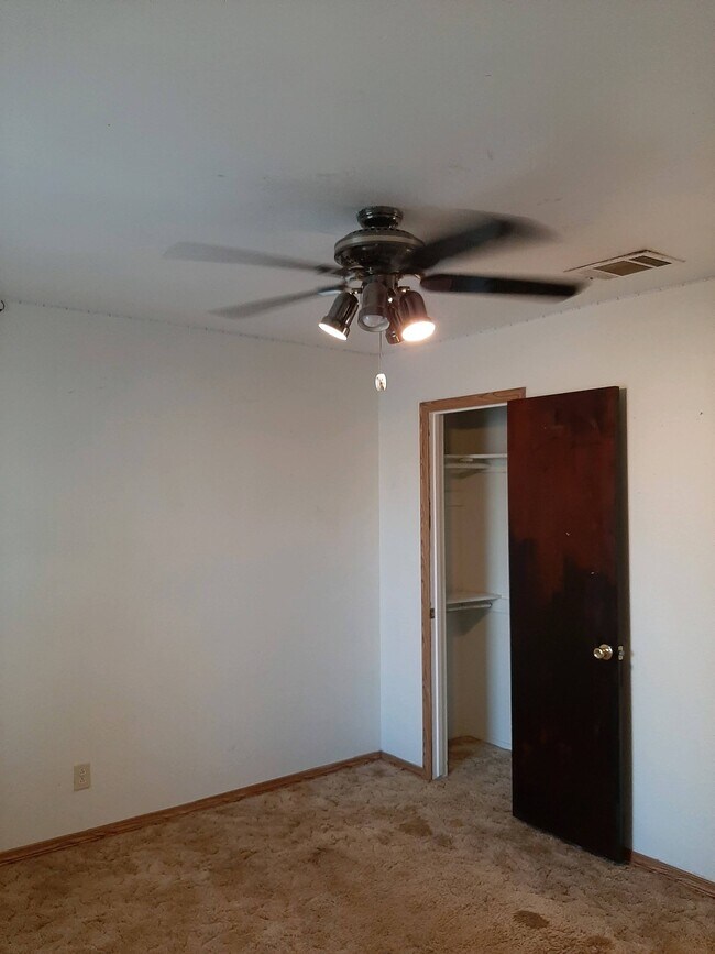 Building Photo - 851 Aspen Ln