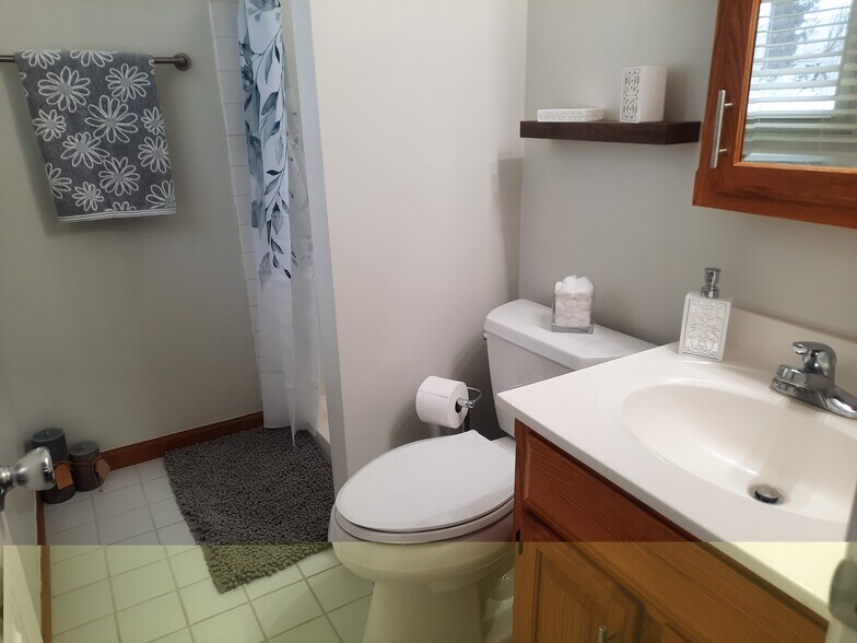 Building Photo - 144 Brentwood Dr