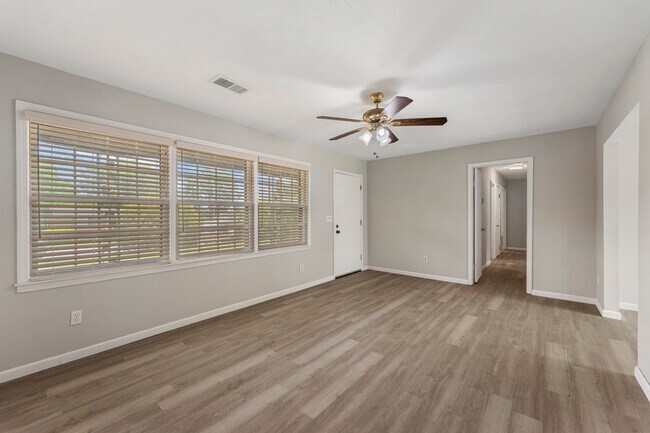 Building Photo - 4224 Ridgefield Ct