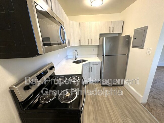 Building Photo - 2809 W Queen Ln
