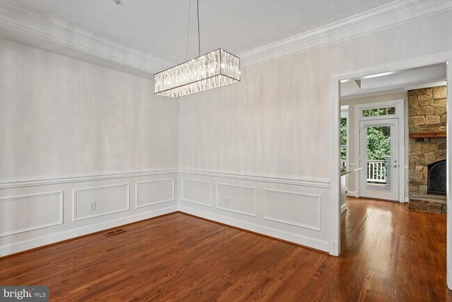 Building Photo - 417 Winding Rose Dr