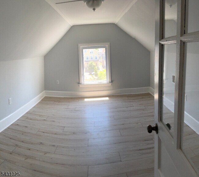 Building Photo - 28 Niles St
