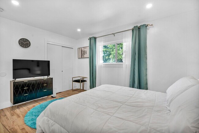 Building Photo - 405 Gregory Way
