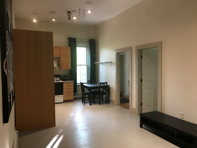 Living room / kitchen - 178 Main St