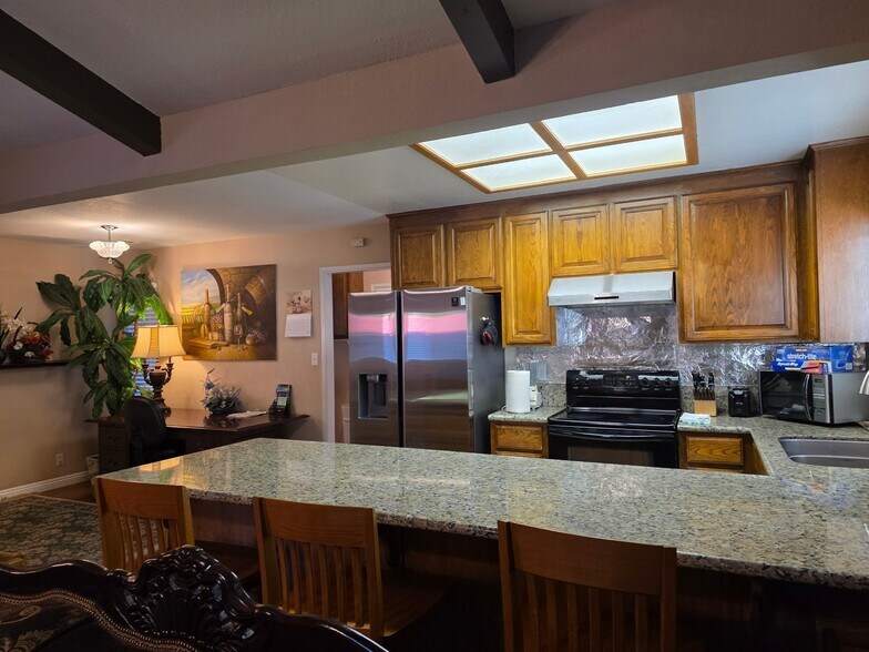 Building Photo - 4401 Plantation Dr