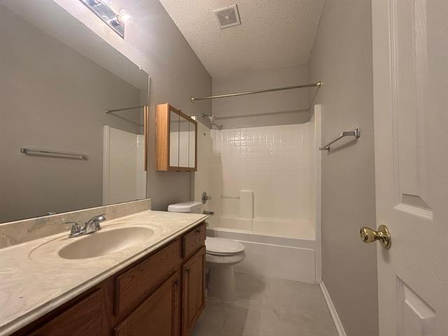 Building Photo - 2208 Wildwood Ln