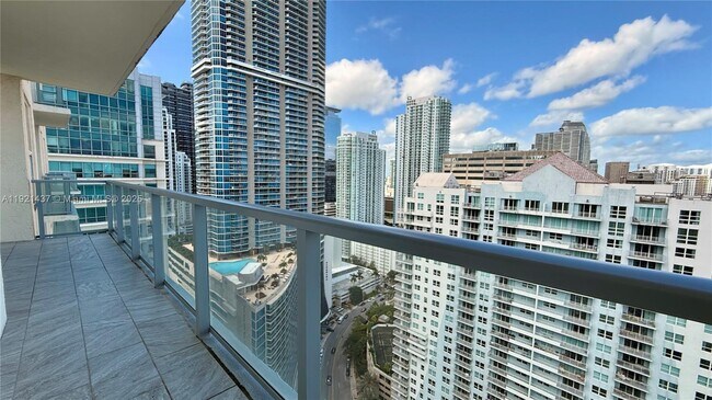 Building Photo - 1155 Brickell Bay Dr