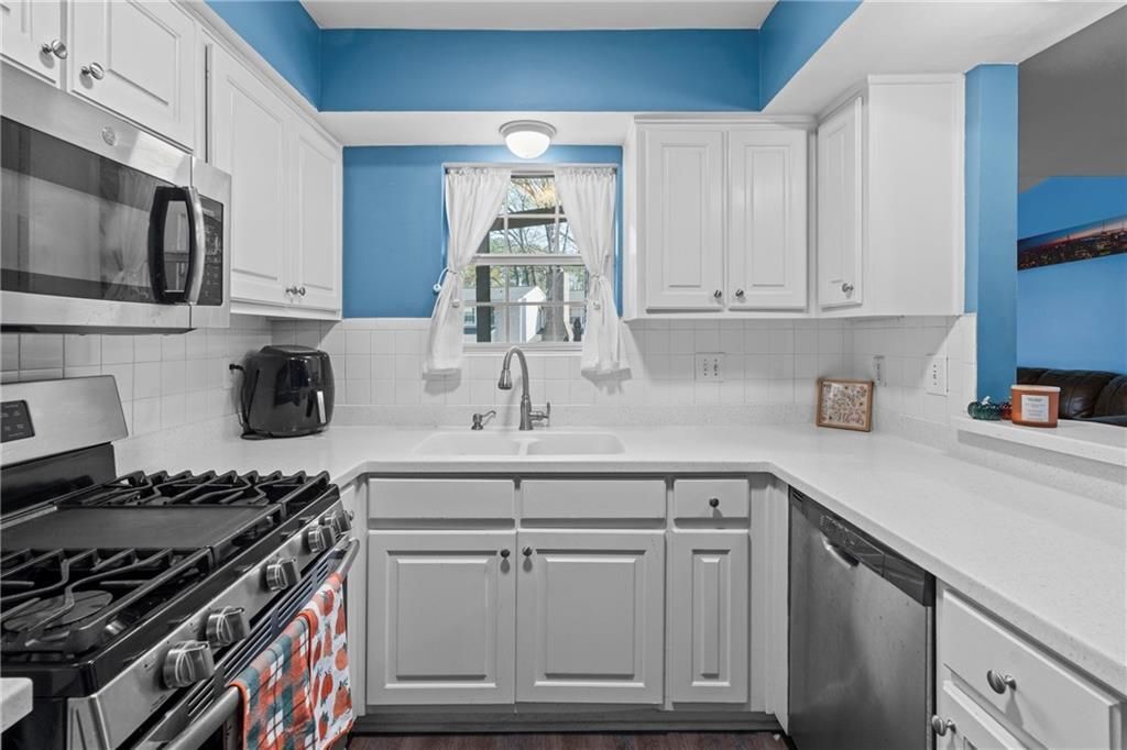 Building Photo - 547 Picketts Bend Cir