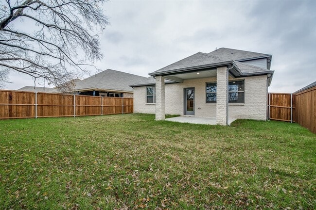Building Photo - 5239 Amistad Dr