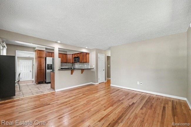 Building Photo - 1064 Woodslee Ave