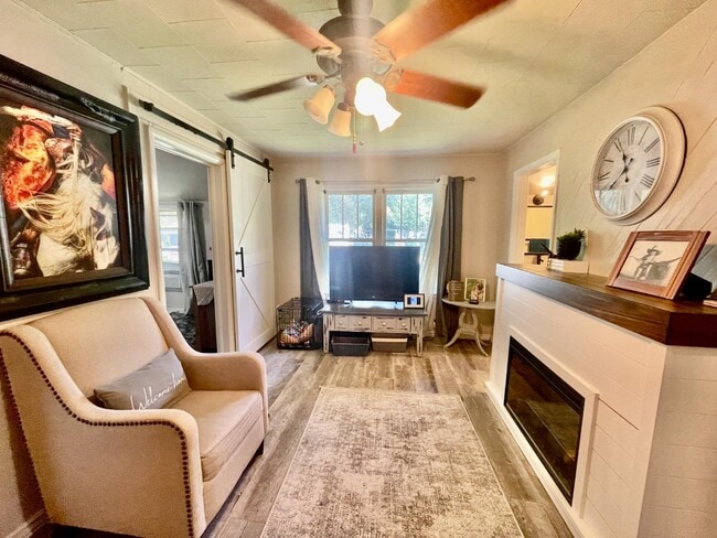 Building Photo - 223 Hemlock Dr