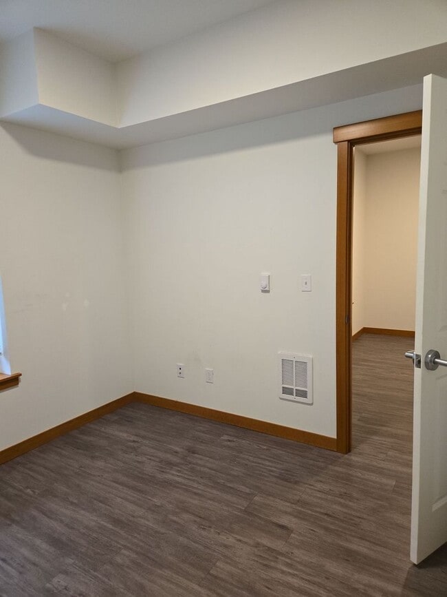Building Photo - AVAILABLE NOW! Newer 2 bdrm + Den/1 bath Unit Near WWU and Downtown! ONE MONTH FREE! Flexible lea...