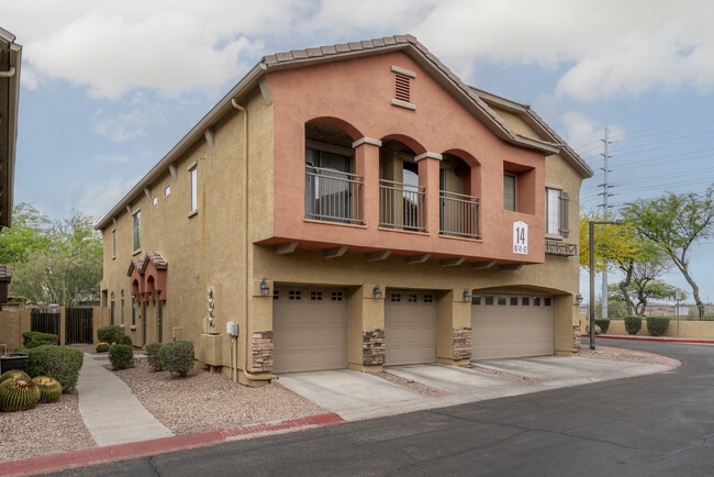 Building Photo - 2550 E Deer Valley Dr