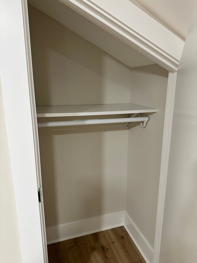 Building Photo - 102 W 15th Ave