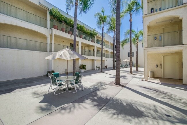 Building Photo - 4545 Arizona St