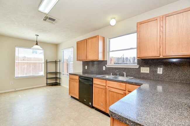 Building Photo - 13979 Maximos Dr
