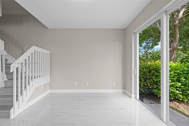 Building Photo - 443 NE 21st Terrace