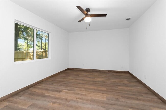 Building Photo - 26424 Leisure Ln