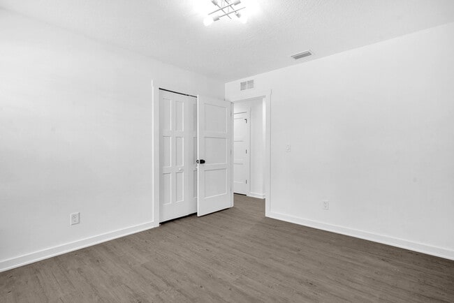 Building Photo - 706 S Brevard St