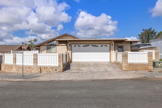 Building Photo - Spacious, 4 bedroom 2 bath single family home in Mililani! *First showing on Monday, January 5th ...