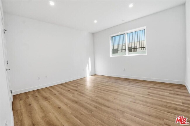 Building Photo - 1820 Prosser Ave