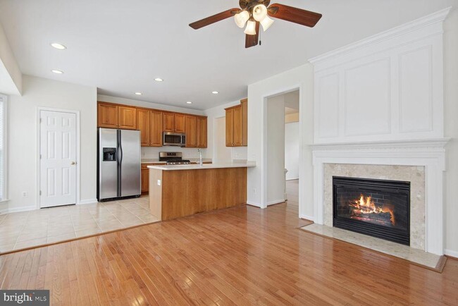 Building Photo - 15041 Clementine Way