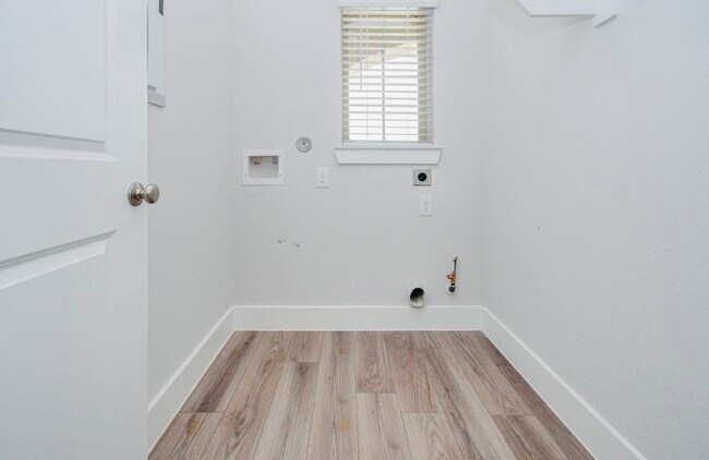 Building Photo - 14910 Mossycup Spur Wy