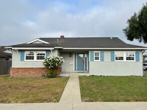 Building Photo - Spacious 3+3 Single Story Home w/ bonus ro...